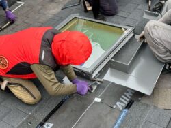 横浜市で天窓（トップライト）の雨漏り修理をお考えなら｜横浜市鶴見区 屋根リフォーム・天窓修理・外壁塗装の専門店 (株)成田屋商店
