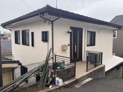 横浜市にて水性セラミシリコンを使用した外壁塗装（ホワイト系）施工事例｜屋根の修理・外壁塗装専門店（株）成田屋商店