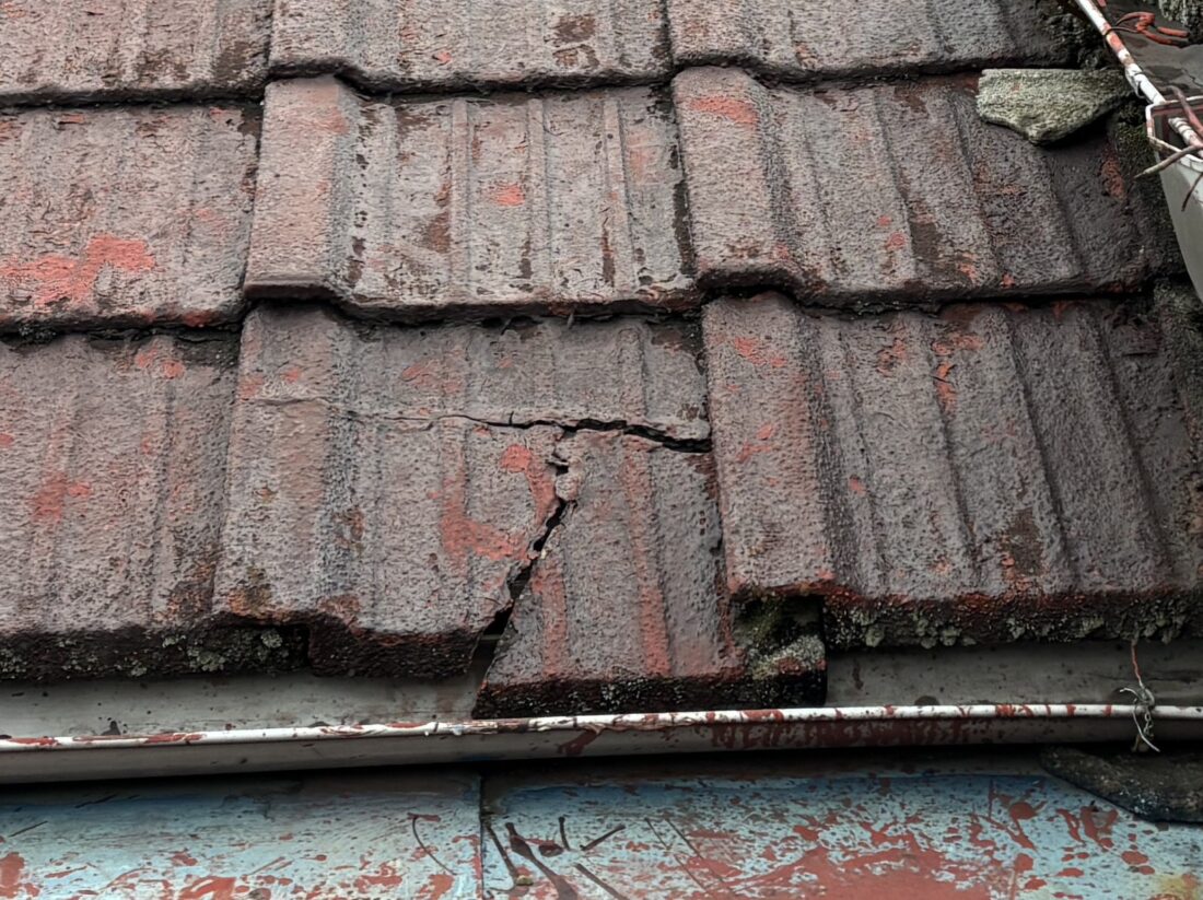 セメント瓦 割れ